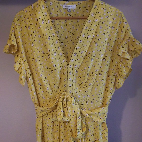 Max Studio Yellow Floral Flutter Sleeve Midi Dress Sz M - Picture 5 of 8